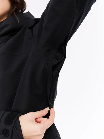BEVERLY snowjacket - True Black  Wintersport Jas van Protest | SHAKA